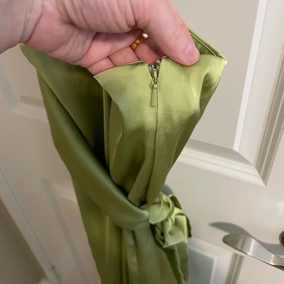 NWT Pretty Lavish Frances Cut Out Jumpsuit Satin Green Apple Size 2 - Picture 11 of 16